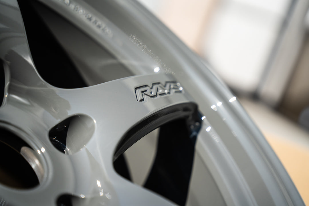 Gram Lights 57CR / 18x9.5 +38 / 5x114.3 / Arms Gray (AG)