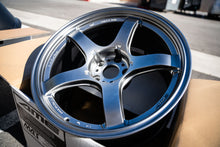 Cargar imagen en el visor de la galería, AME Tracer GTV / 18x10.5 +25 / 5x114.3 / Plata mate