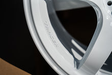 Load image into Gallery viewer, AME Tracer GTV / 18x10.5 +15 / 5x114.3 / Racing White