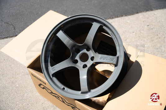 グラムライト 57CR / 18x10.5 +22 / 5x114.3 / アームズグレー