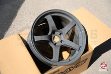 Load image into Gallery viewer, Gram Lights 57CR / 18x10.5 +22 / 5x114.3 / Arms Gray (AG)