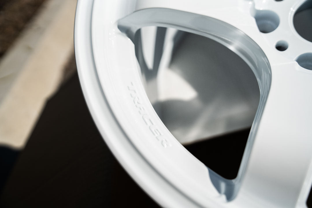 AME Tracer GTV / 17x9 +20 / 5x114.3 / Racing White