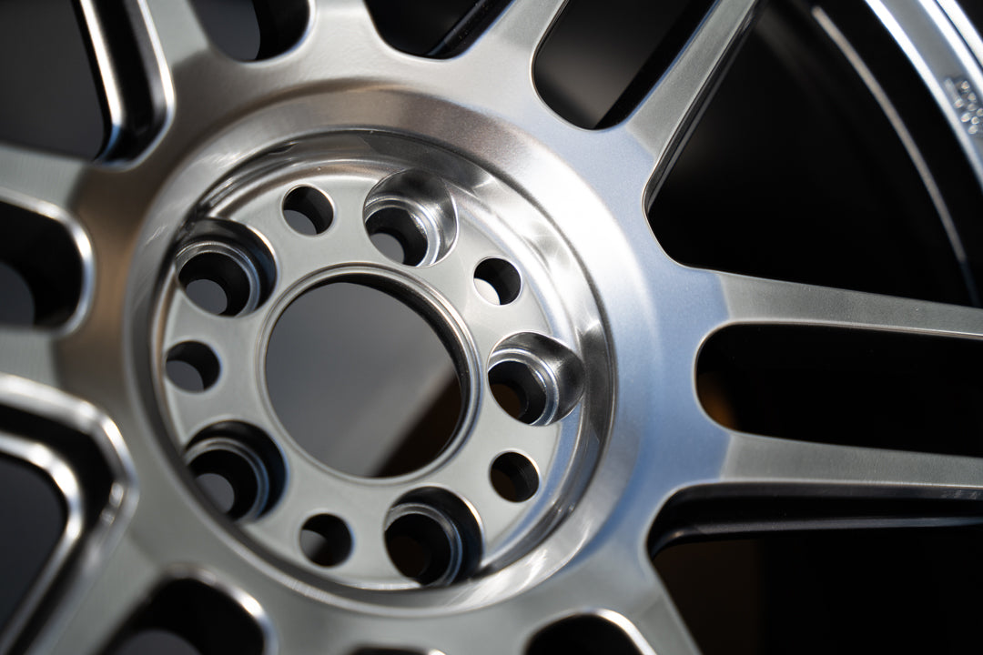 AME Tracer TM02 / 18x9.5 +38 / 5x100 / Hyper Silver