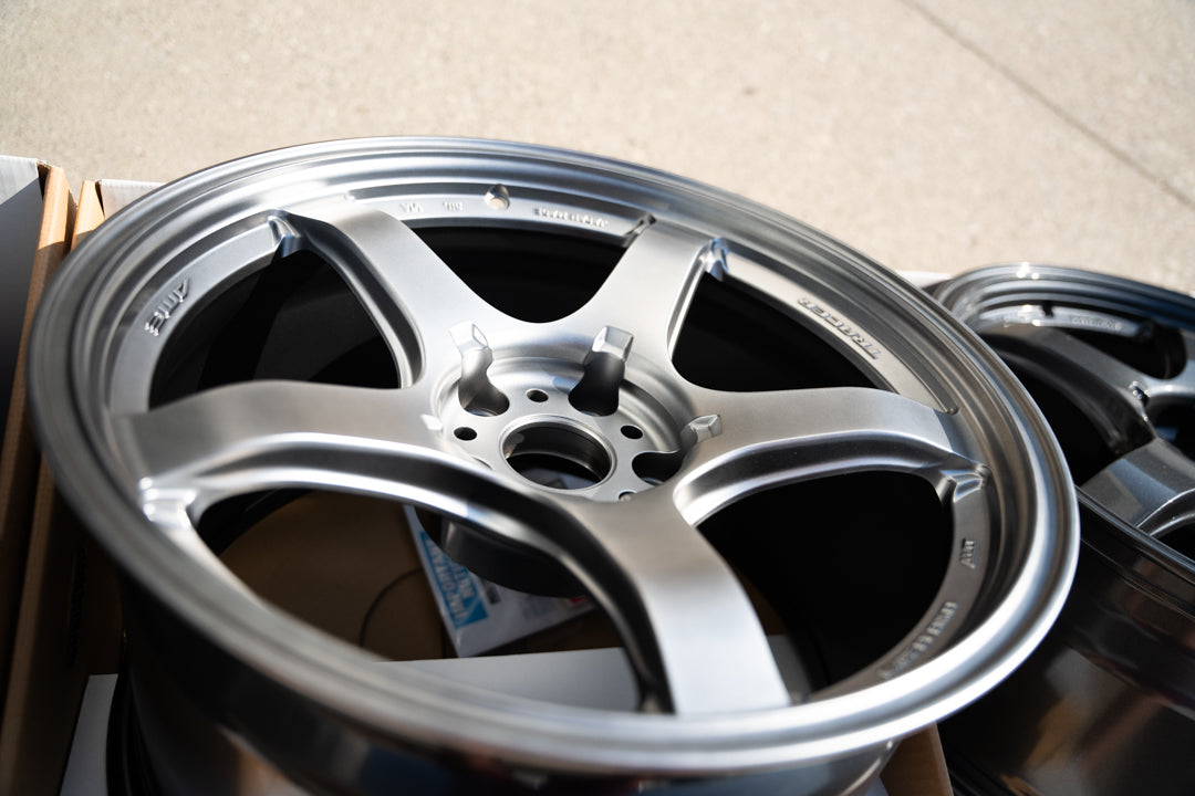 AME Tracer GTV / 18x10.5 +25 / 5x114.3 / Matte Hyper Silver