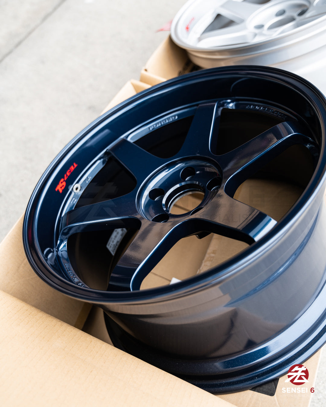 Volk TE37SL / 19x9.5 +22、19x10.5 +22 / 5x114.3 / マグブルー
