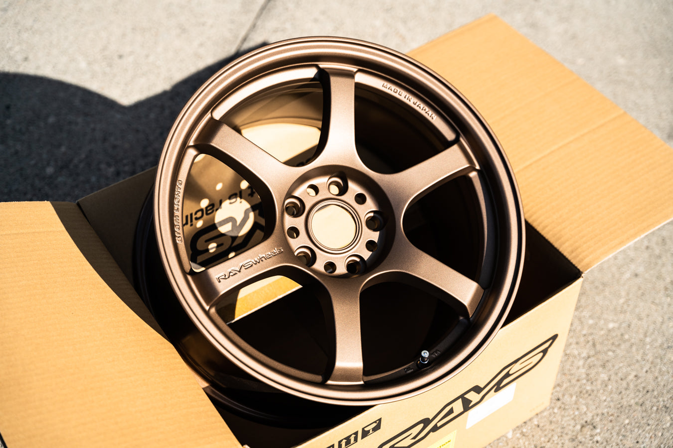 Gram Lights 57DR / 17x9 +38 / 5x114.3 / Bronze II (Z1P)