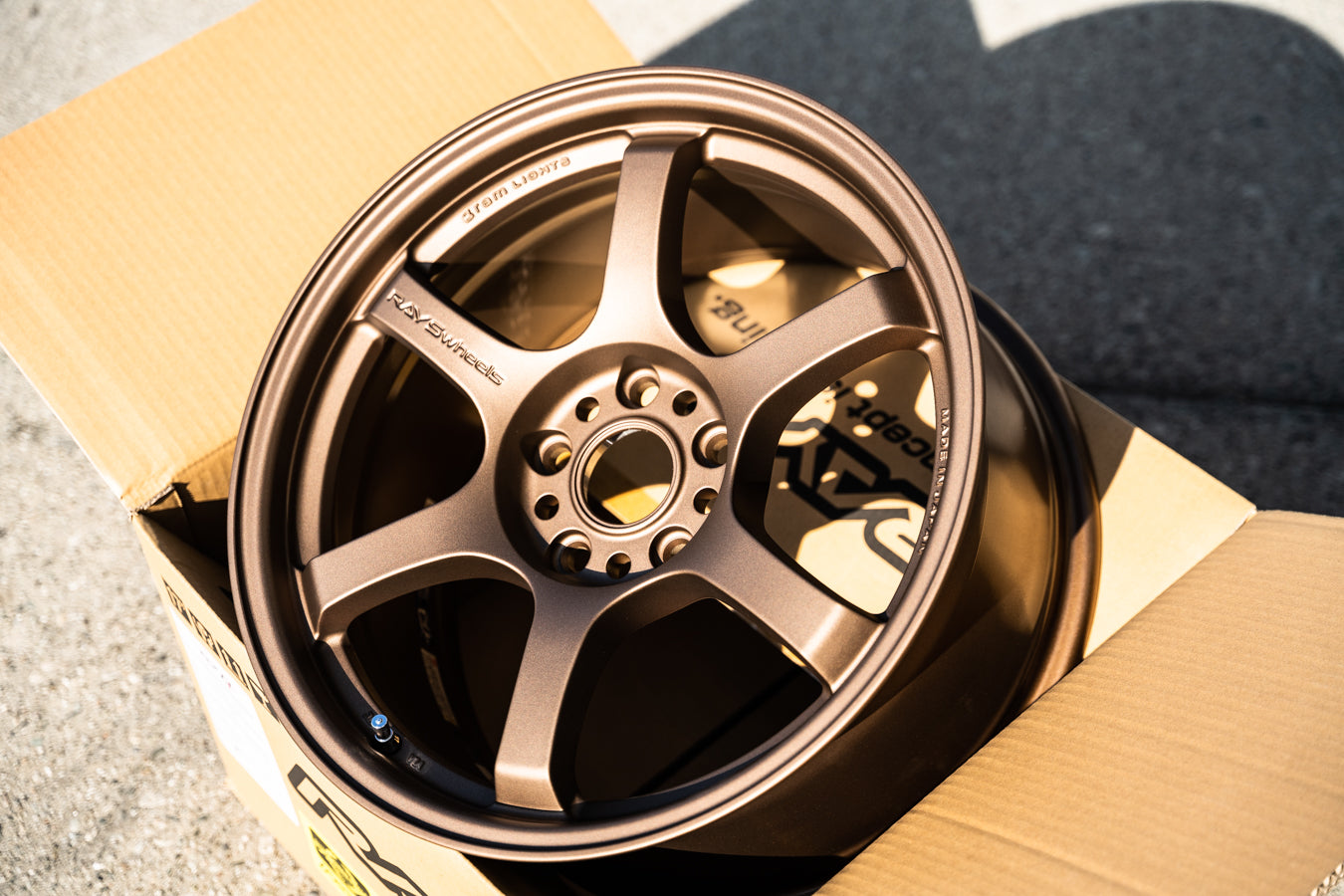 Gram Lights 57DR / 17x9 +38 / 5x114.3 / Bronze II (Z1P)