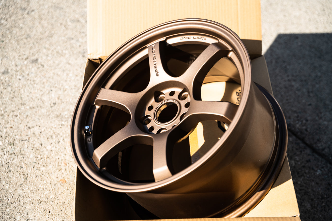 Gram Lights 57DR / 17x9 +38 / 5x114.3 / Bronze II (Z1P)