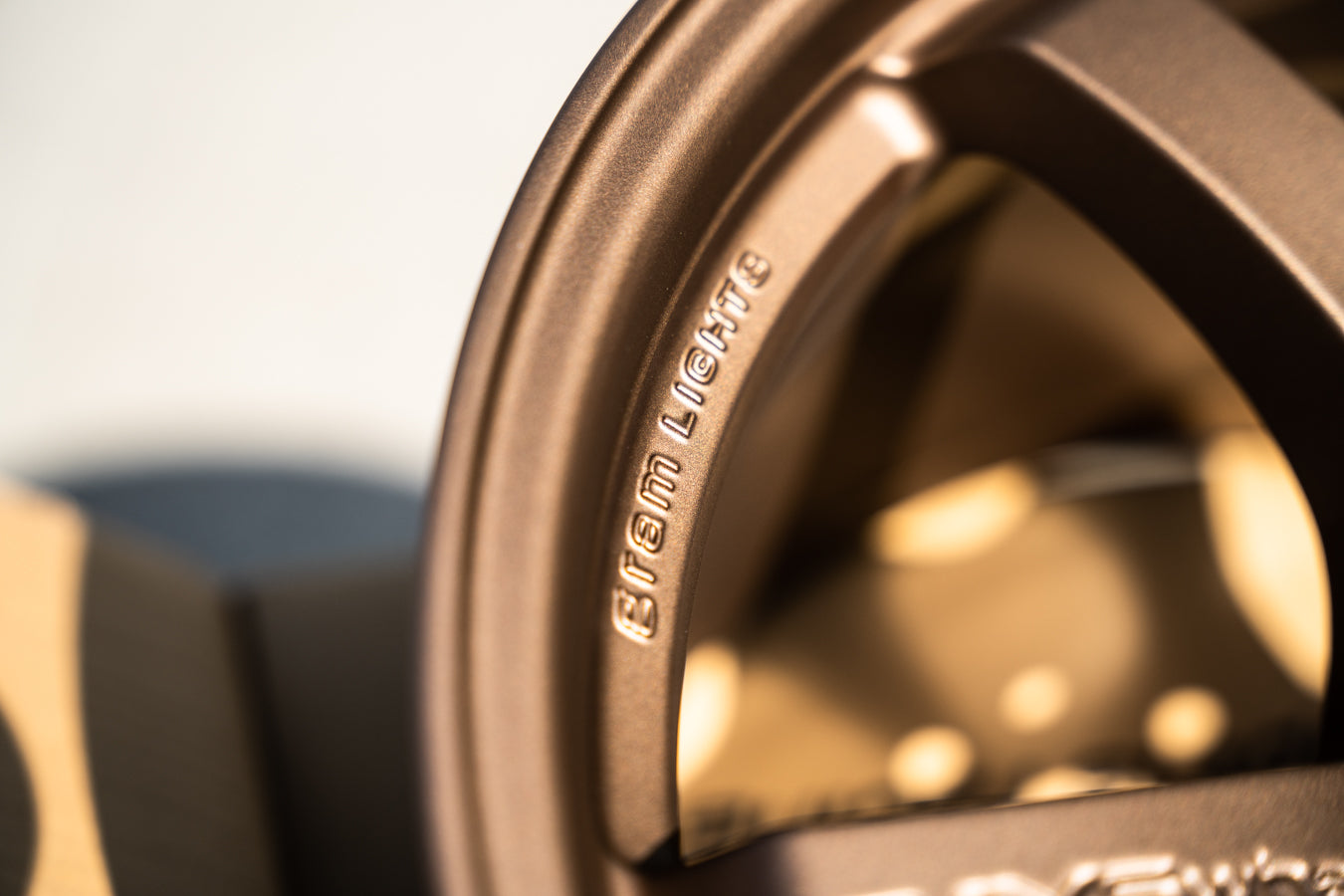 Gram Lights 57DR / 17x9 +38 / 5x114.3 / Bronze II (Z1P)