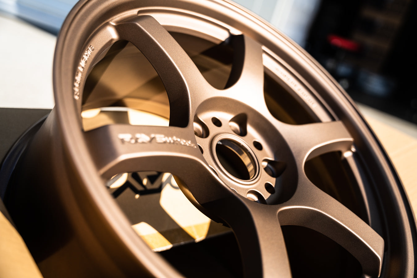 Gram Lights 57DR / 17x9 +38 / 5x114.3 / Bronze II (Z1P)