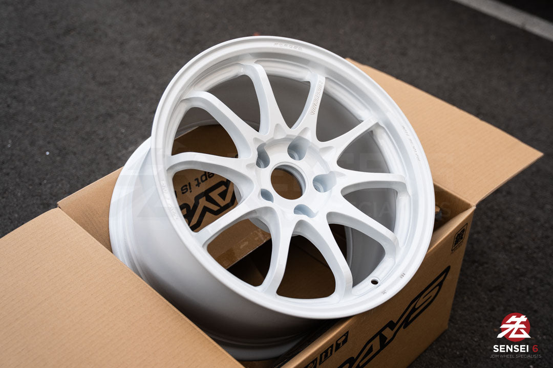 Volk CE28N-Plus / 17x10 +44 / 5x114.3 / Dash White (DW)