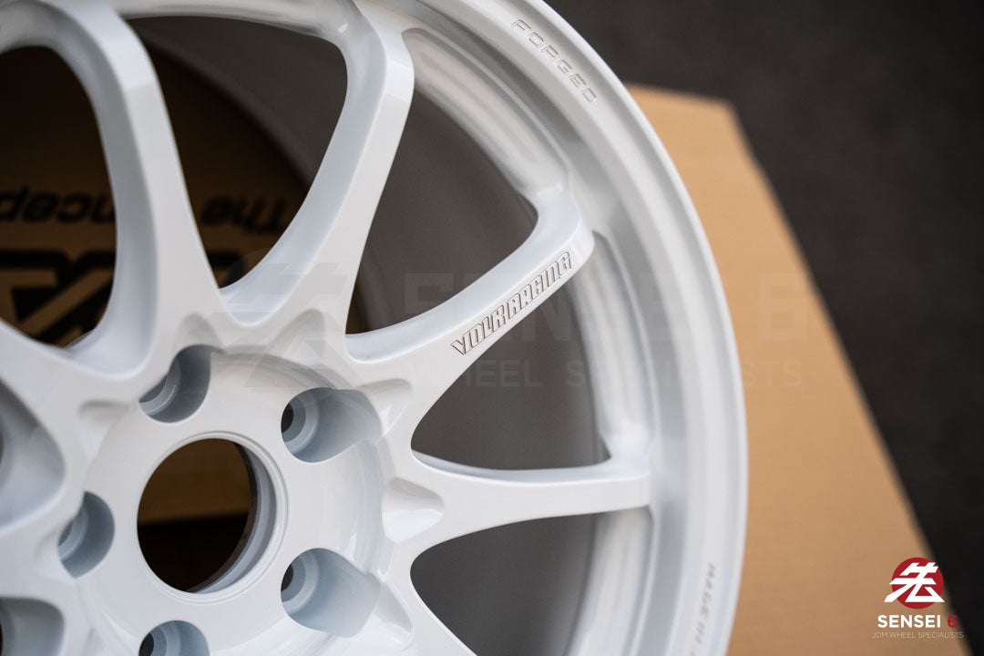 Volk CE28N-Plus / 17x10 +44 / 5x114.3 / Dash White (DW)