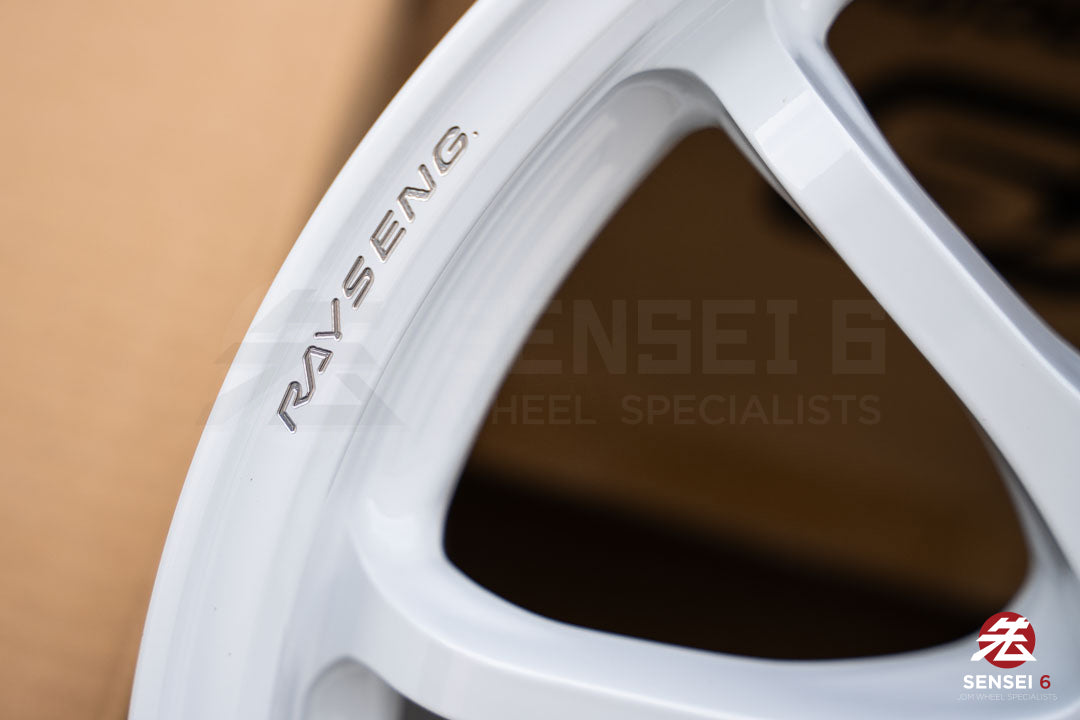 Volk CE28N-Plus / 17x10 +44 / 5x114.3 / Dash White (DW)