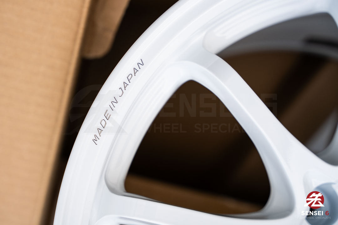 Volk CE28N-Plus / 17x10 +44 / 5x114.3 / Dash White (DW)