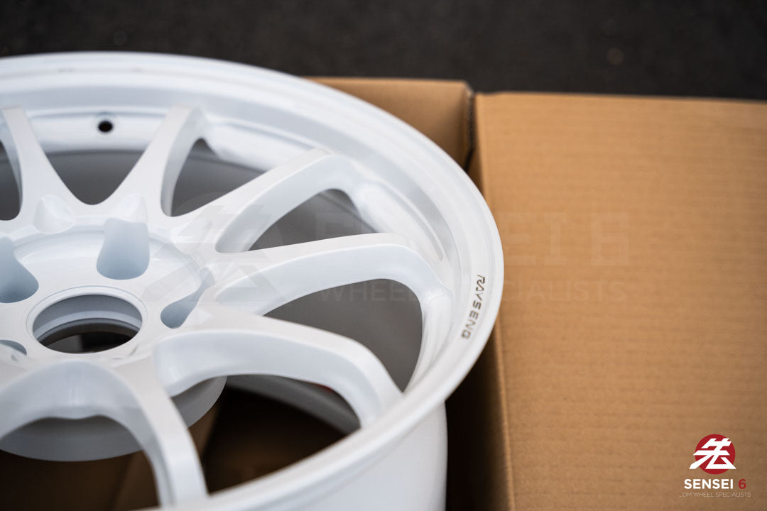 Volk CE28N-Plus / 17x10 +44 / 5x114.3 / Dash White (DW)