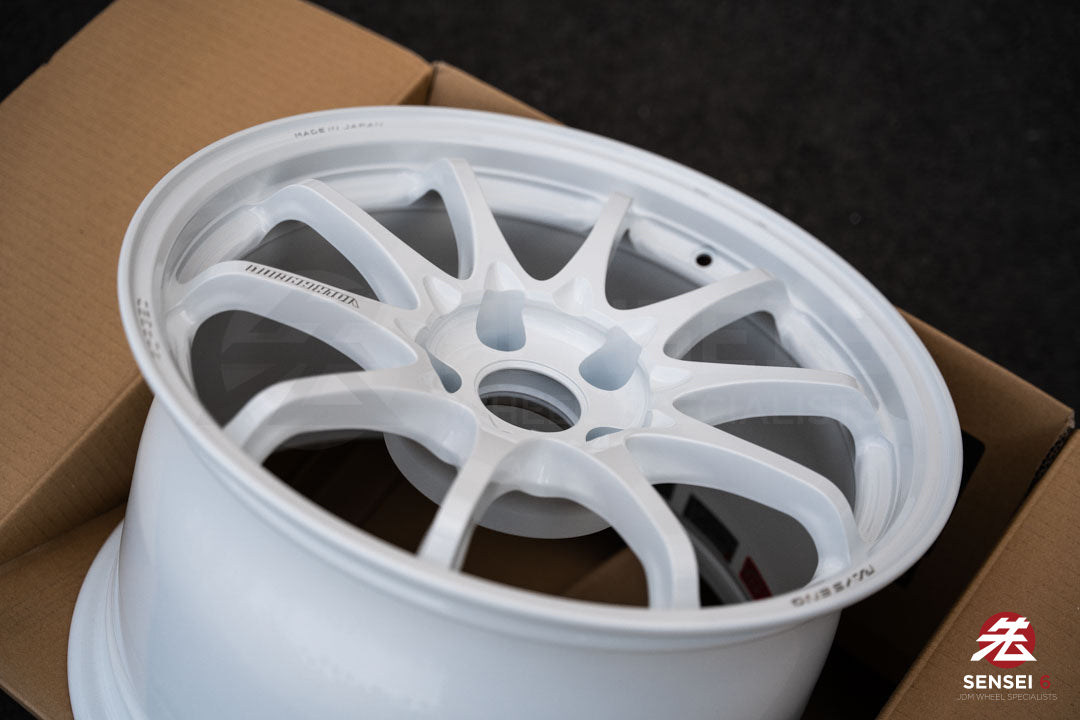 Volk CE28N-Plus / 17x10 +44 / 5x114.3 / Dash White (DW)