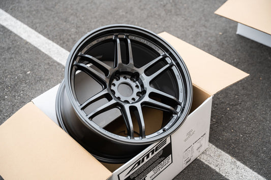 AME Tracer TM02 / 18x10 +25 / 5x120 / Gun Black (GBK)