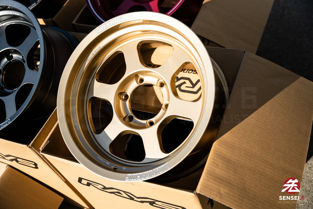 Volk TE37XT M-Spec / 17x8.5 -10 / 6x139.7 / Gold (GO)