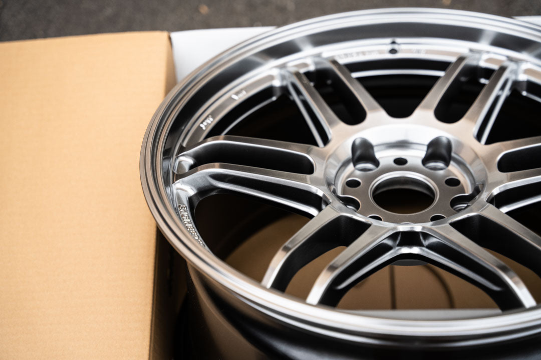 AME Tracer TM02 / 18x9.5 +37 / 5x120 / Hyper Silver (HS)