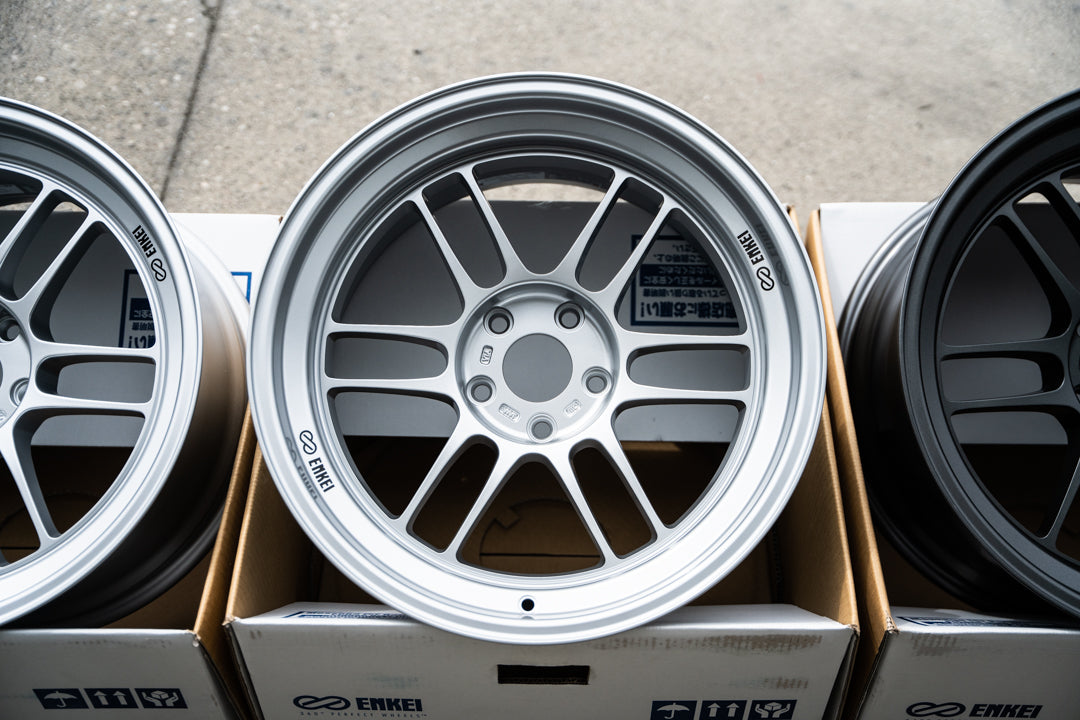 Enkei RPF1RS / 18x9.5 +12, 18x10.5 +10 / 5x114.3 / F1 Silver