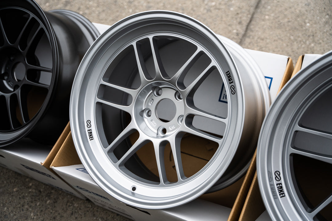 エンケイ RPF1RS / 18x9.5 +12 / 5x114.3 / F1 シルバー