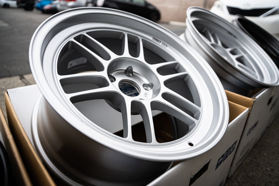 エンケイ RPF1RS / 18x9.5 +12 / 5x114.3 / F1 シルバー