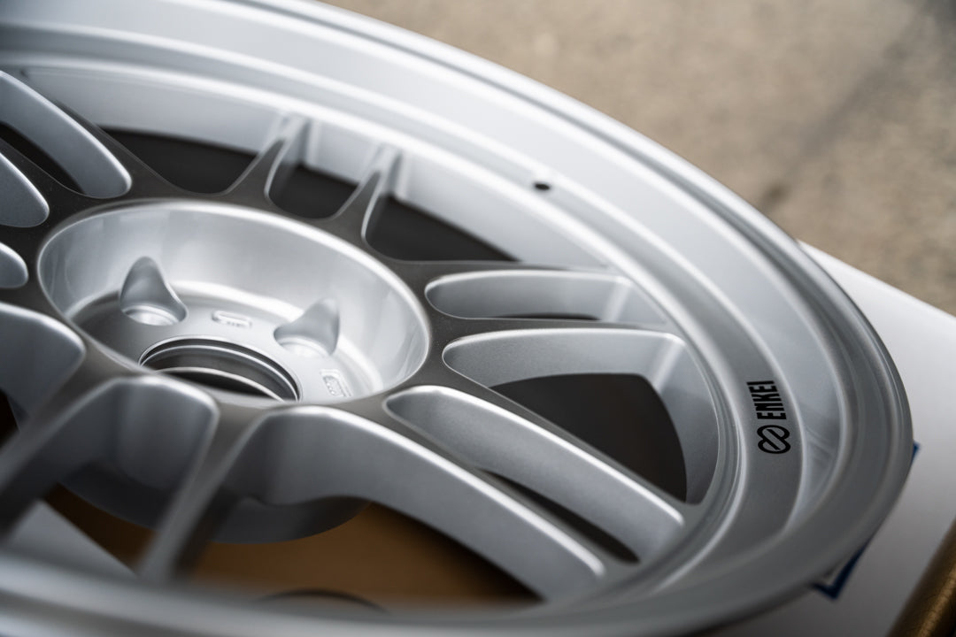 エンケイ RPF1RS / 18x9.5 +12 / 5x114.3 / F1 シルバー