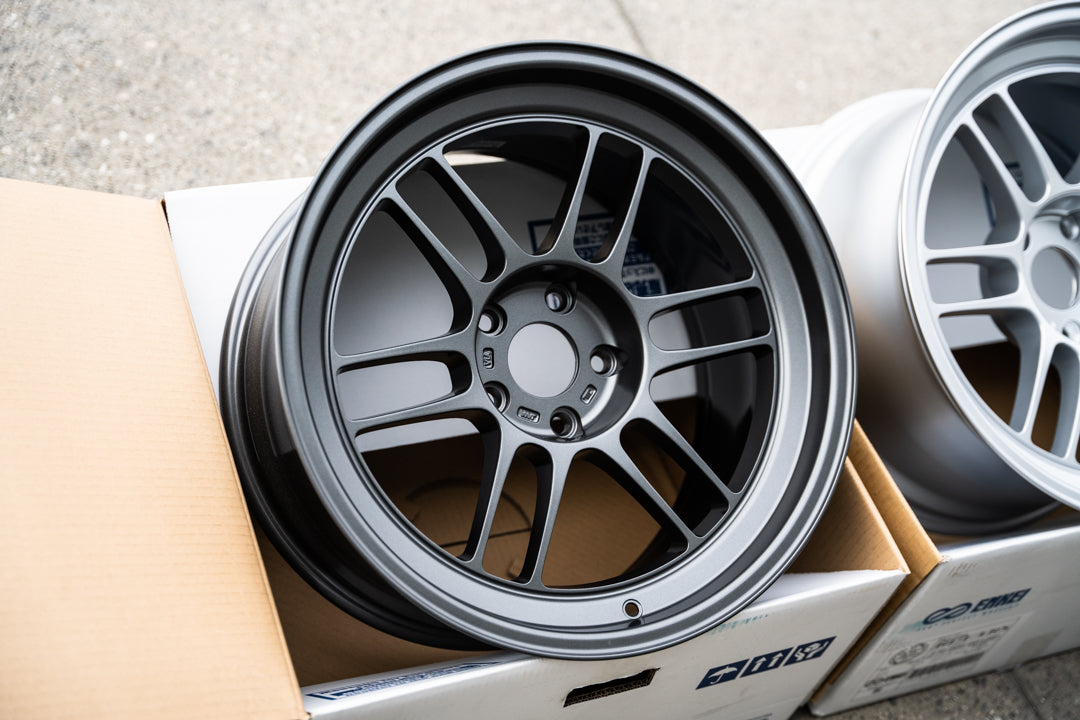 Enkei RPF1RS / 18x9.5 +12 / 5x114.3 / Gunmetalizado oscuro mate