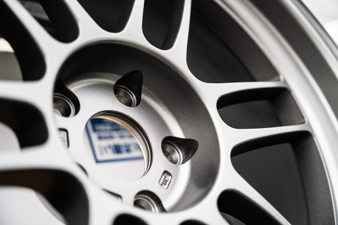 Enkei RPF1RS / 18x9.5 +12 / 5x114.3 / Gunmetalizado oscuro mate