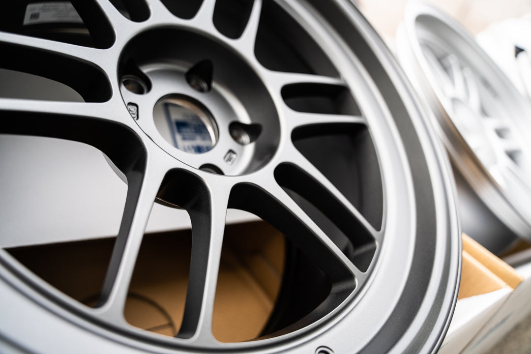 Enkei RPF1RS / 18x9.5 +12 / 5x114.3 / Gunmetalizado oscuro mate