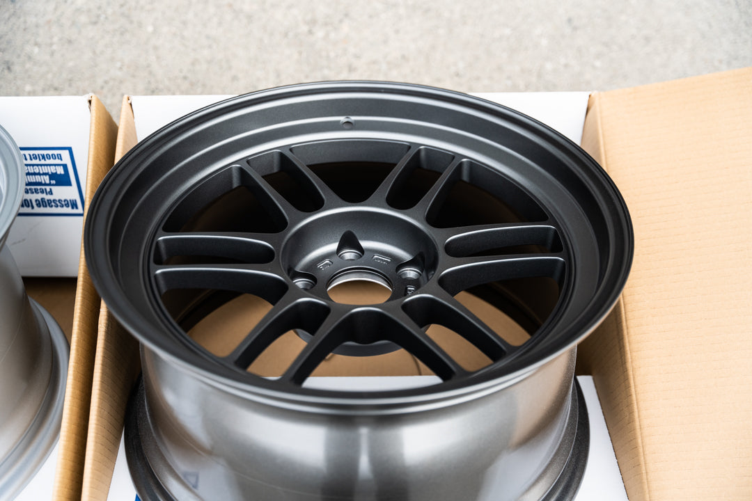 Enkei RPF1RS / 18x9.5 +12 / 5x114.3 / Gunmetalizado oscuro mate