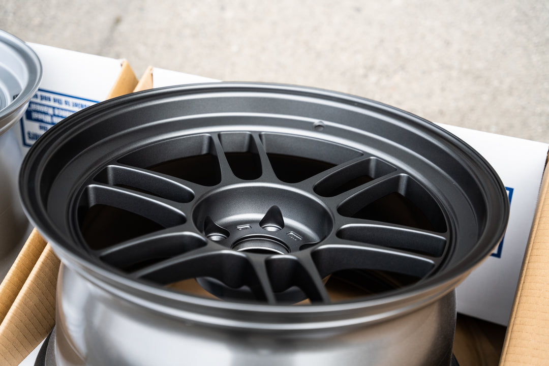 Enkei RPF1RS / 18x9.5 +12 / 5x114.3 / Gunmetalizado oscuro mate