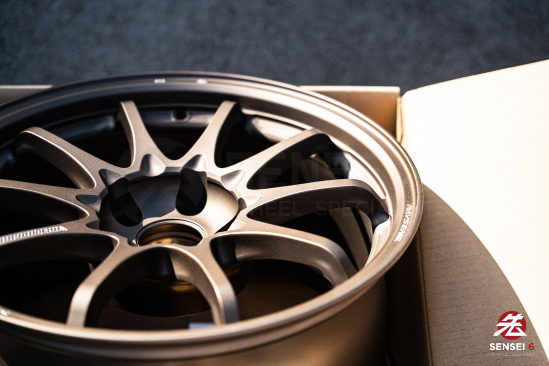 Volk CE28N-Plus / 17x9 +22 / 5x114.3 / Blast Bronze (BB)