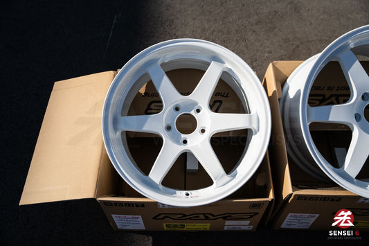 Volk TE37SL / 19x9.5 +21, 19x11 +34 / 5x120 / Dash White (DW)