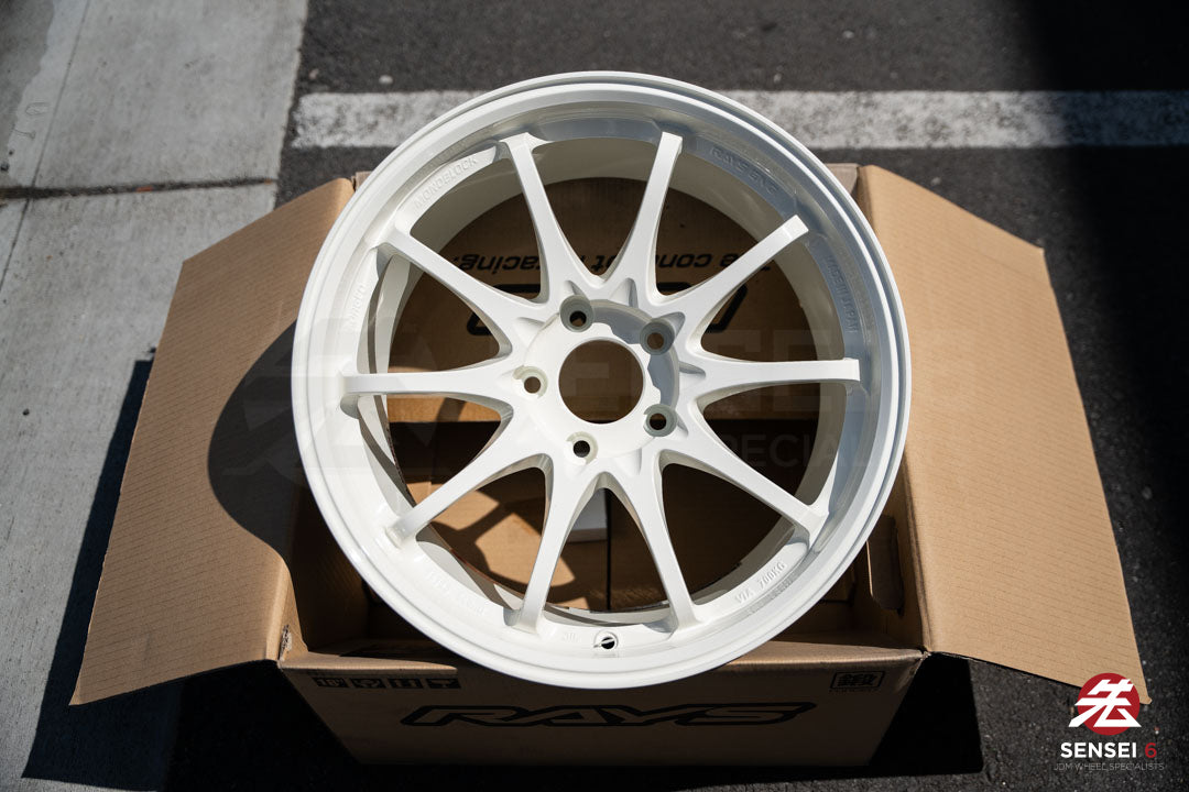 Volk CE28SL / 18x9.5 +35 / 5x120 / Champ White (TW)