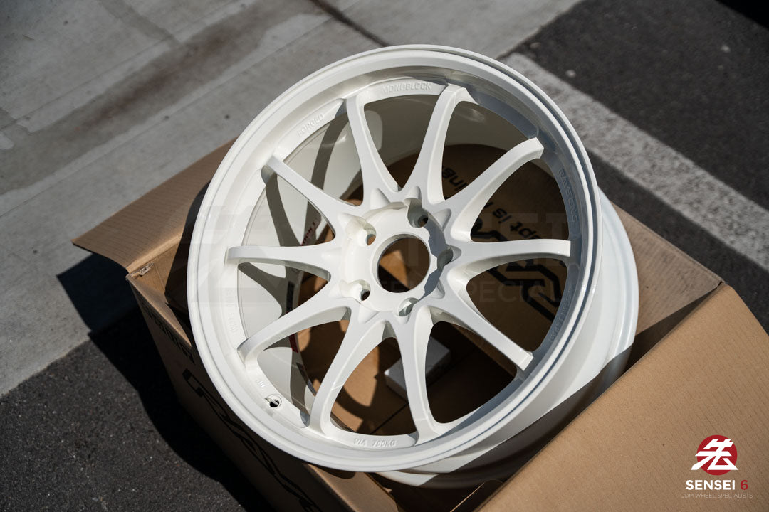Volk CE28SL / 18x9.5 +35 / 5x120 / Champ White (TW)
