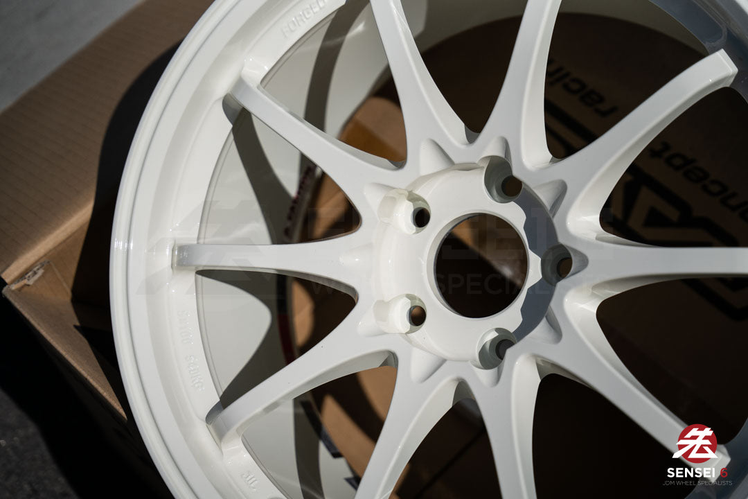 Volk CE28SL / 18x9.5 +35 / 5x120 / Champ White (TW)