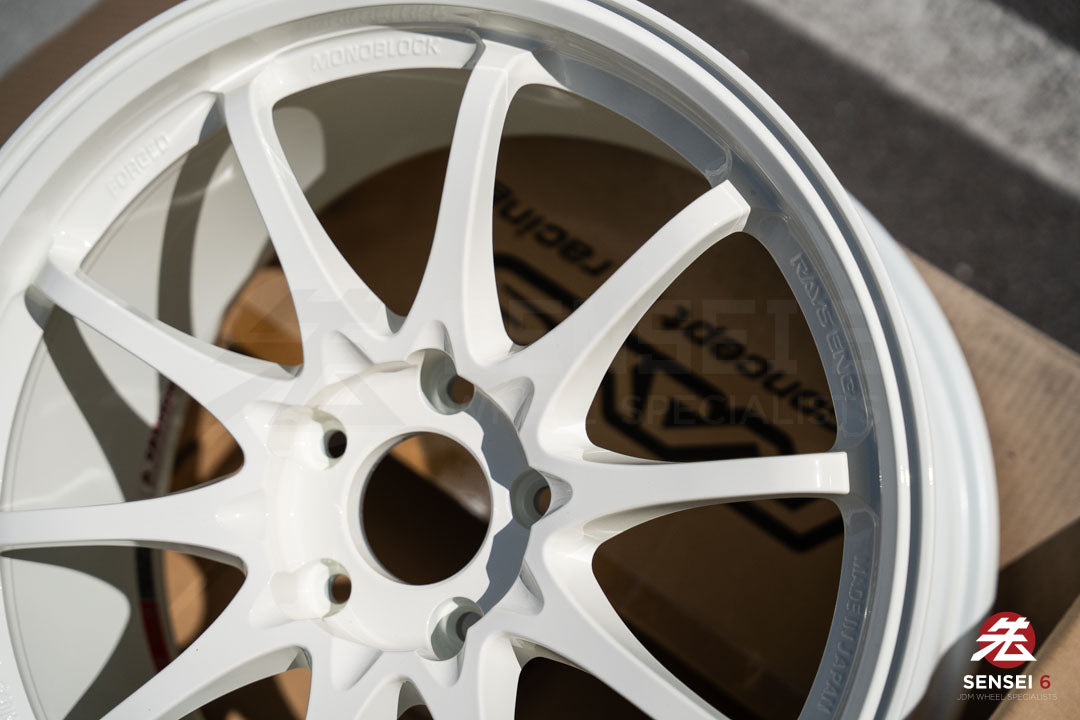 Volk CE28SL / 18x9.5 +35 / 5x120 / Champ White (TW)