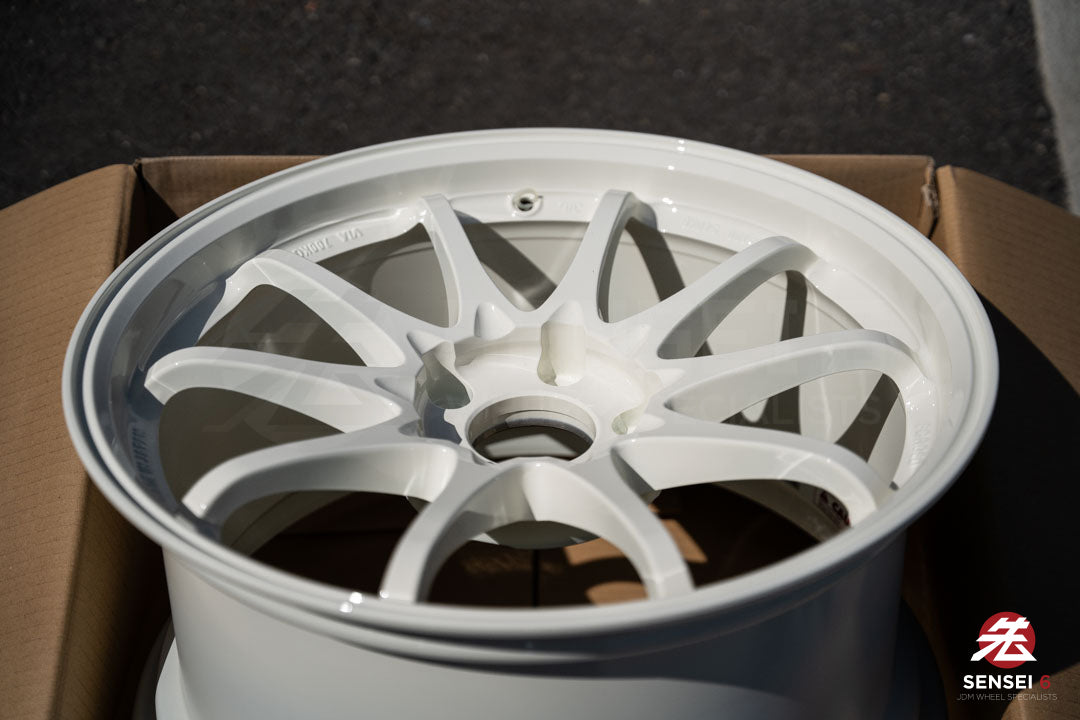 Volk CE28SL / 18x9.5 +35 / 5x120 / Champ White (TW)