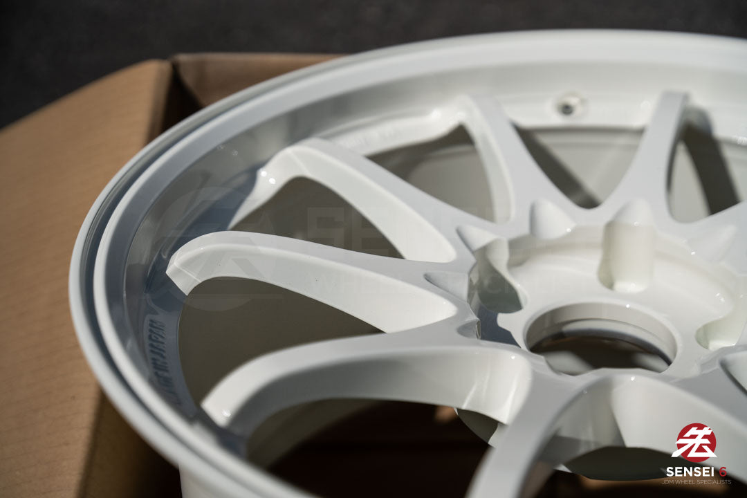 Volk CE28SL / 18x9.5 +35 / 5x120 / Champ White (TW)