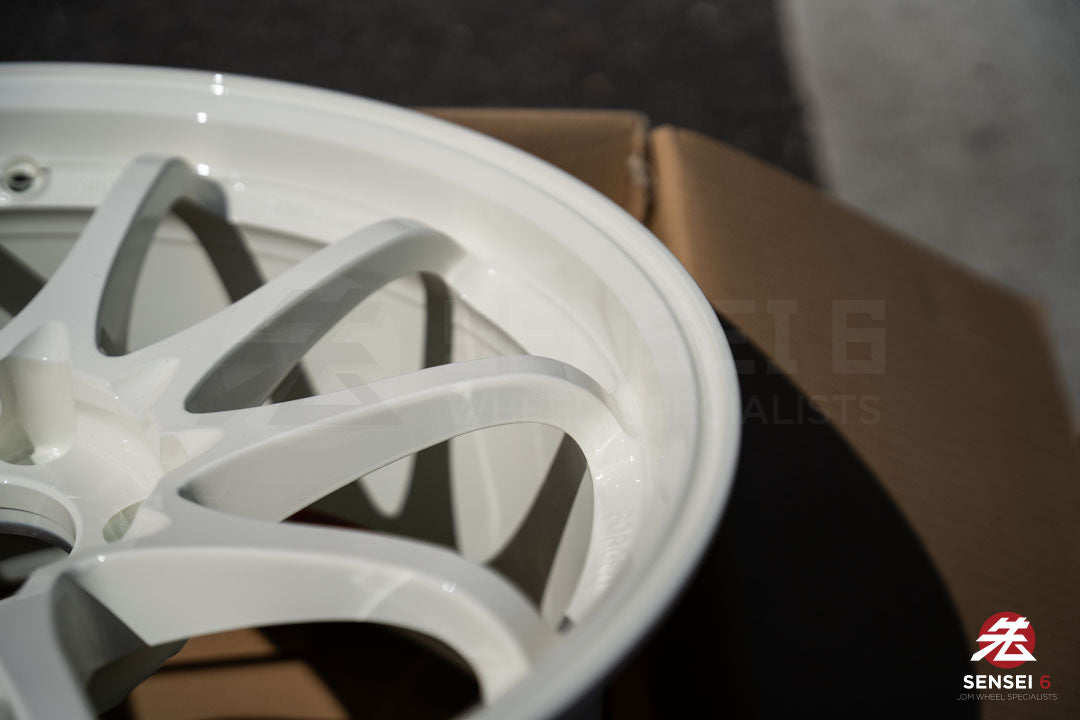 Volk CE28SL / 18x9.5 +35 / 5x120 / Champ White (TW)