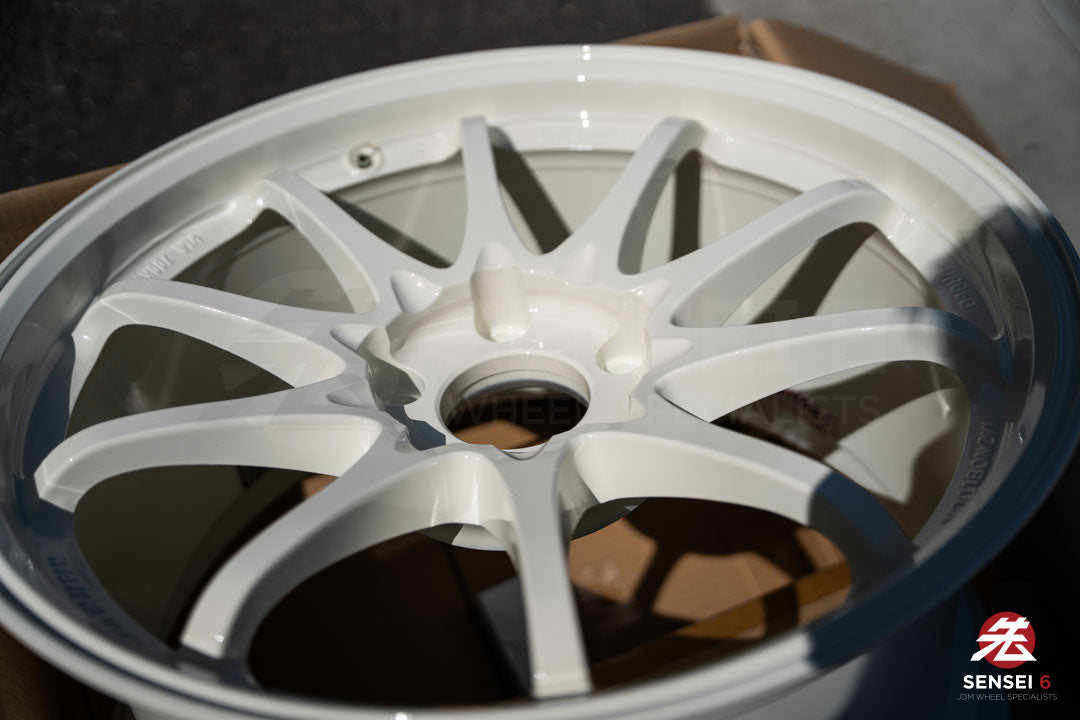 Volk CE28SL / 18x9.5 +35 / 5x120 / Champ White (TW)