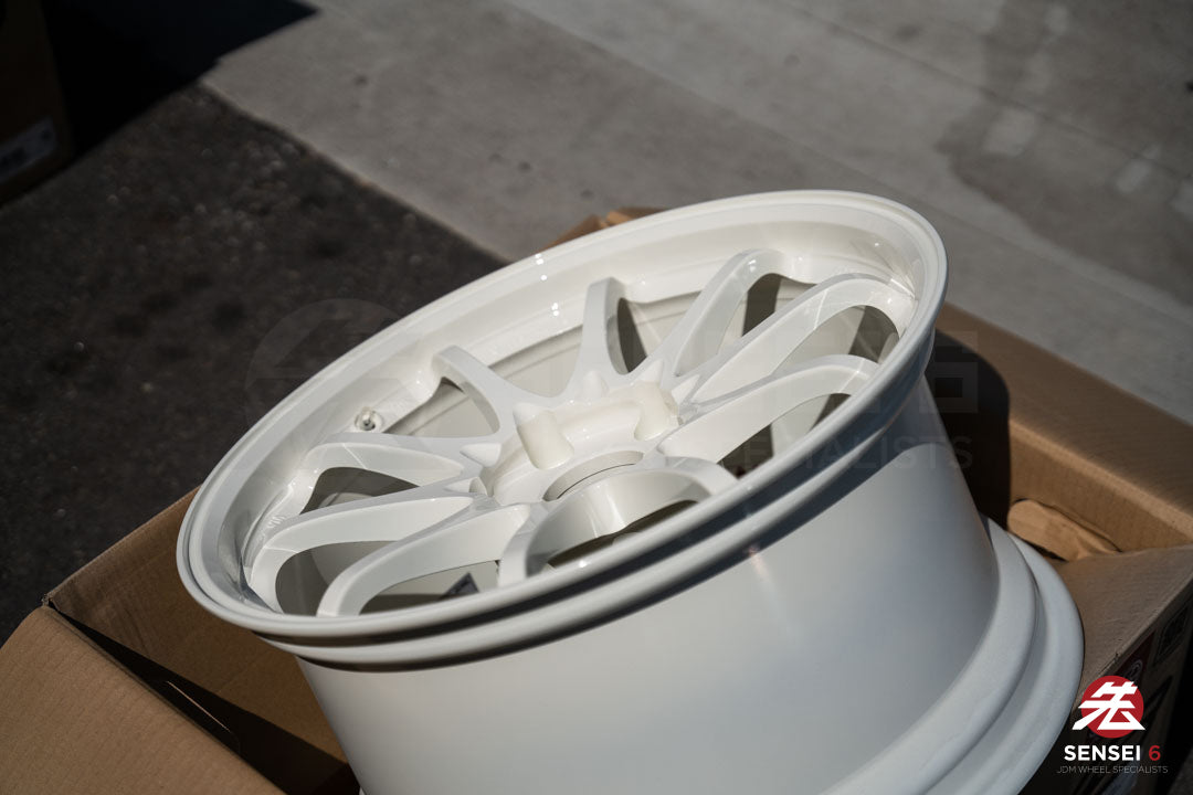 Volk CE28SL / 18x9.5 +35 / 5x120 / Champ White (TW)