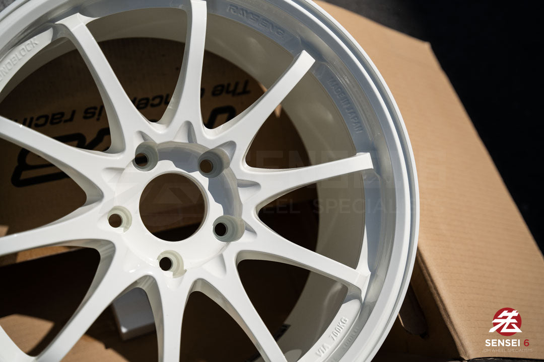 Volk CE28SL / 18x9.5 +35 / 5x120 / Champ White (TW)