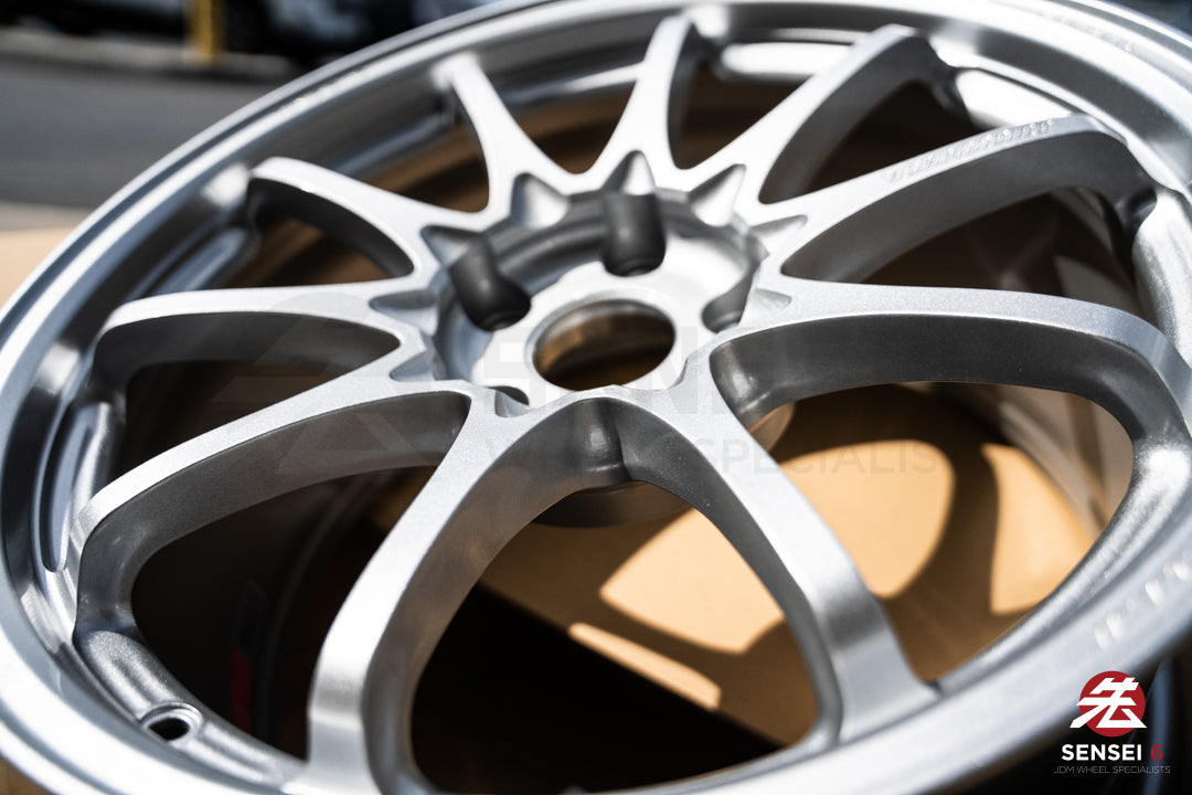 Volk CE28N-Plus / 18x9.5 +22 / 5x114.3 / Diamond Silver (DS)
