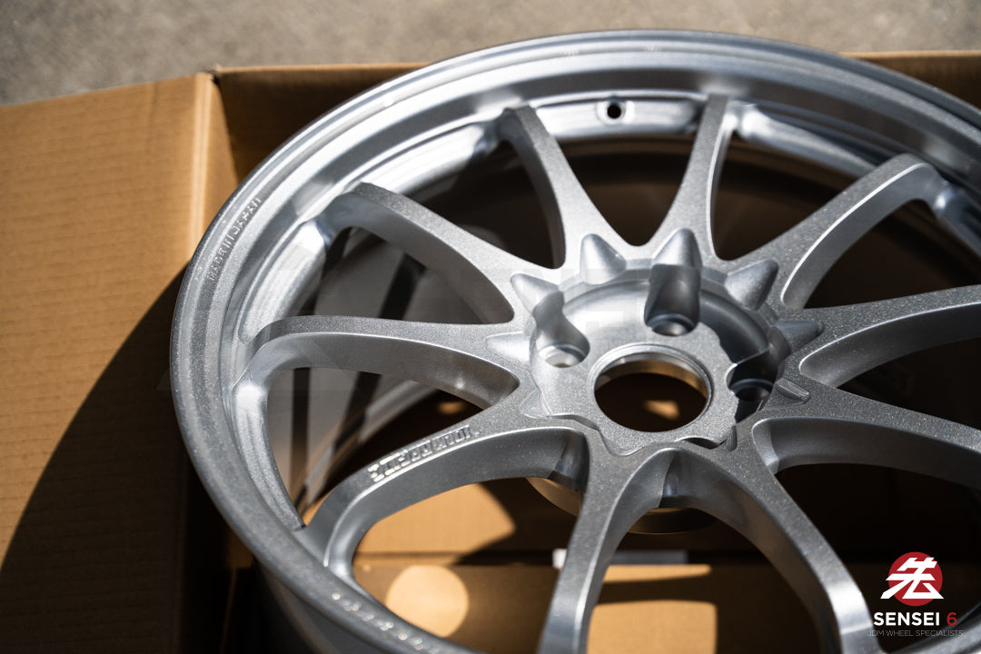 Volk CE28N-Plus / 18x9.5 +22 / 5x114.3 / Diamond Silver (DS)