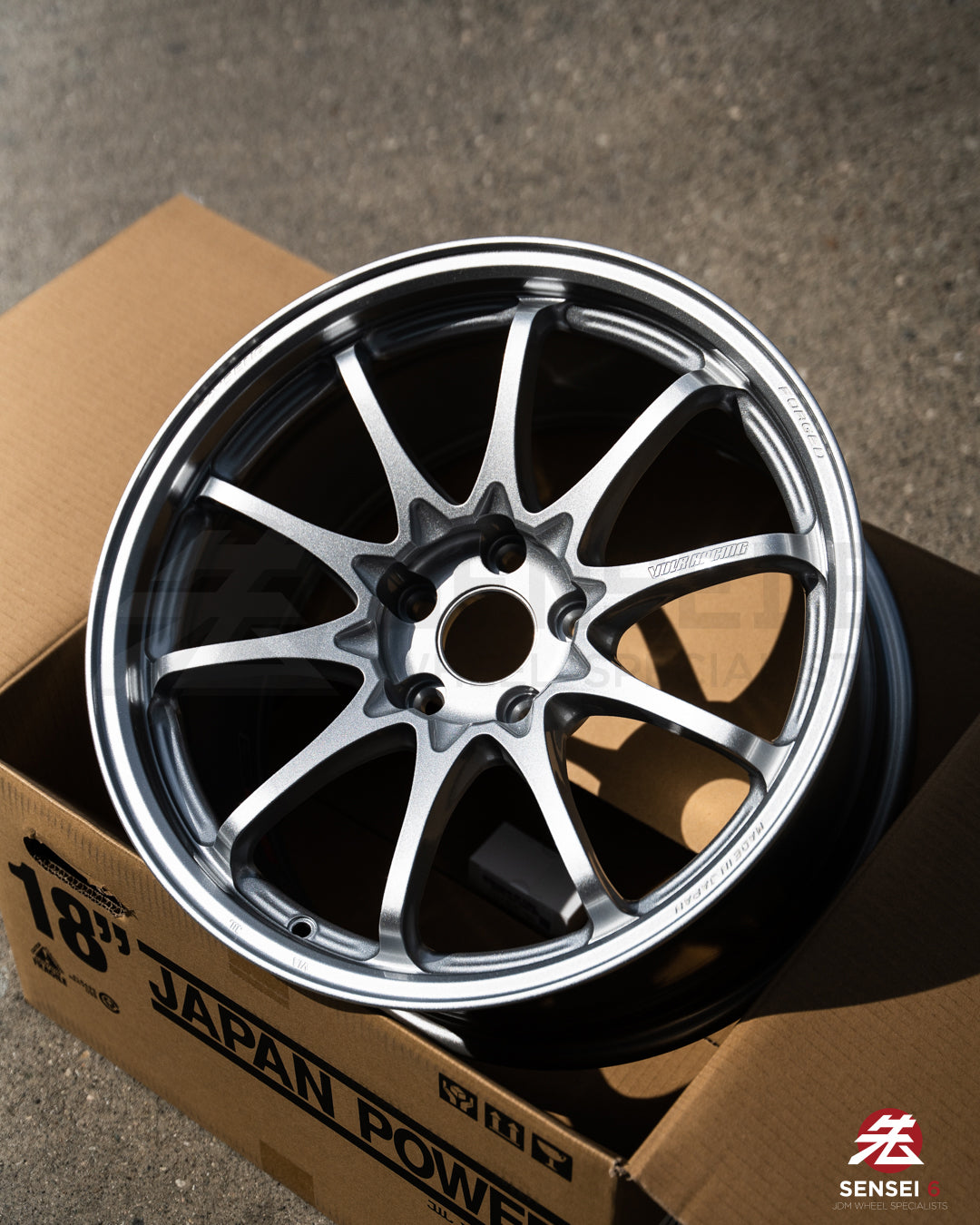 Volk CE28N-Plus / 18x9.5 +22 / 5x114.3 / Diamond Silver (DS)