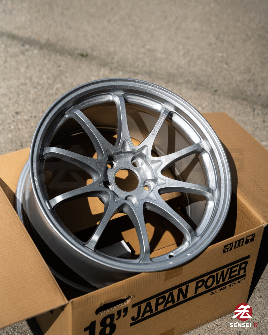 Volk CE28N-Plus / 18x9.5 +22 / 5x114.3 / Diamond Silver (DS)