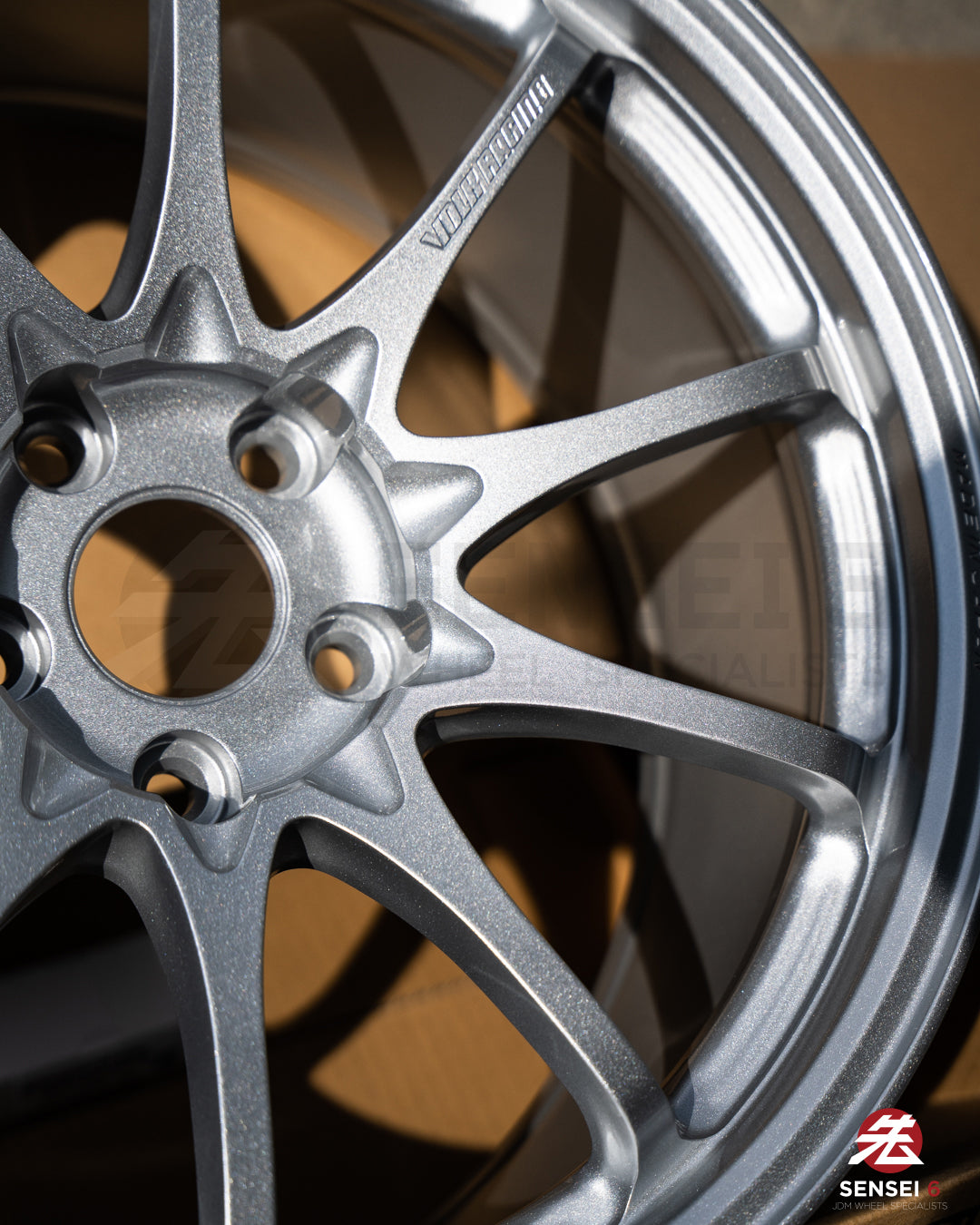 Volk CE28N-Plus / 18x9.5 +22 / 5x114.3 / Diamond Silver (DS)