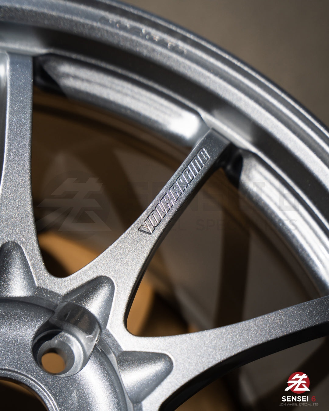 Volk CE28N-Plus / 18x9.5 +22 / 5x114.3 / Diamond Silver (DS)
